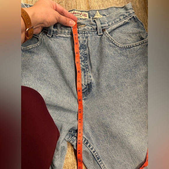 Vintage High Waisted Distressed Light Wash Straight Jeans Measurements in Photos - Picture 5 of 6